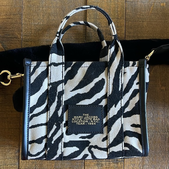 Marc Jacobs Tote - Picture 4 of 7